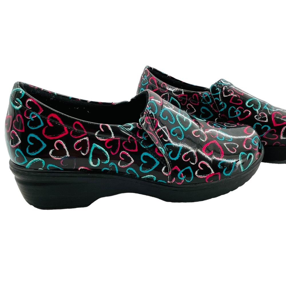 Easy Works by Easy Street Tiffany Black Pink Aqua Hearts Comfort Clogs Shoes 7W - Picture 2 of 12